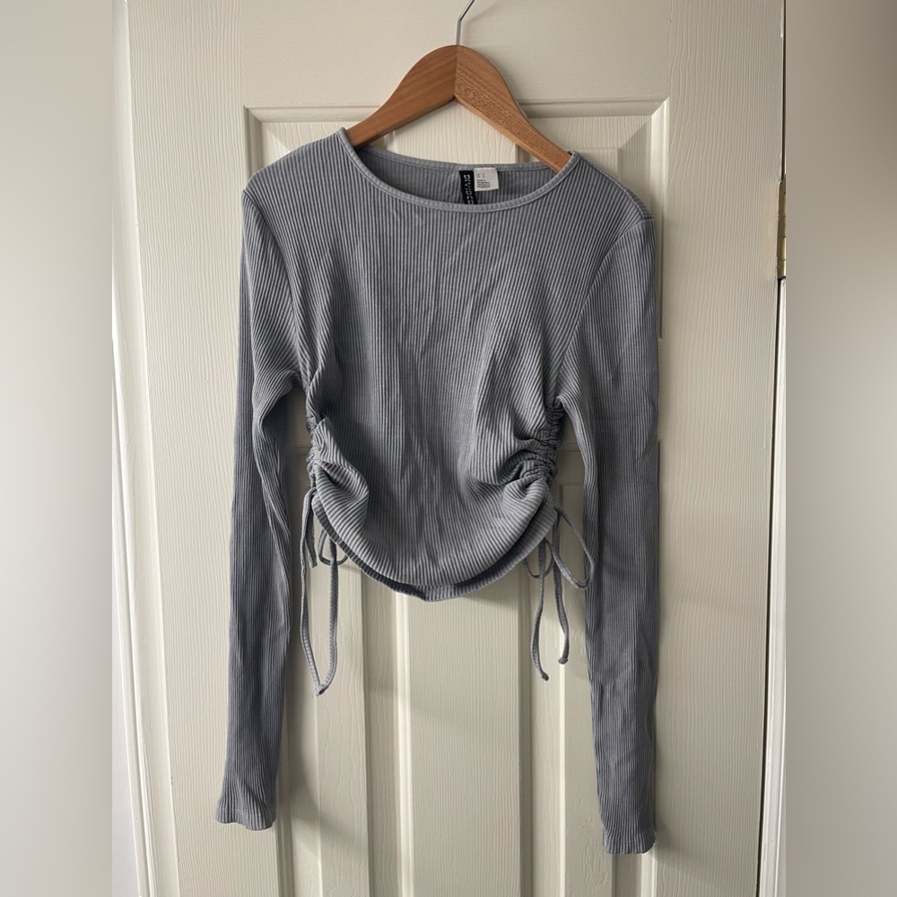 H&M cropped tie side long sleeve top
